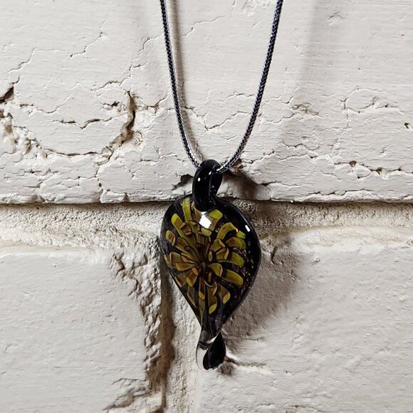 New Womens Murano Glass Tear Drop Yellow & Black Necklace - Picture 6 of 7